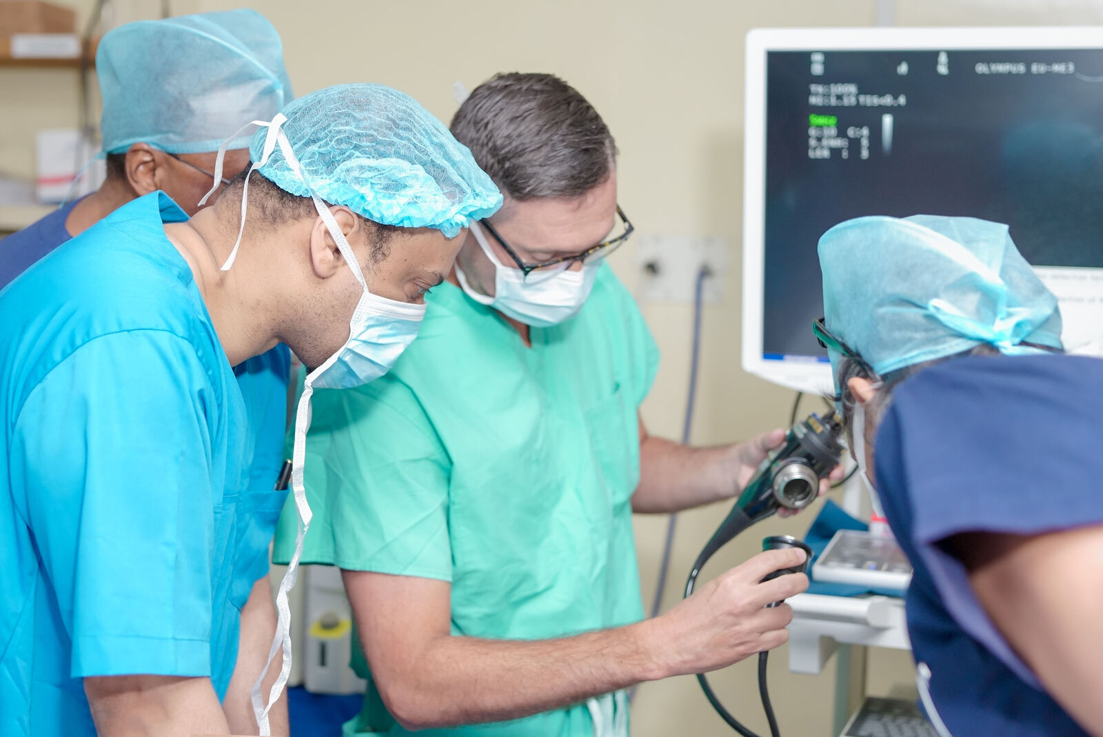 Clinical team preparing pleuroscopy equipment